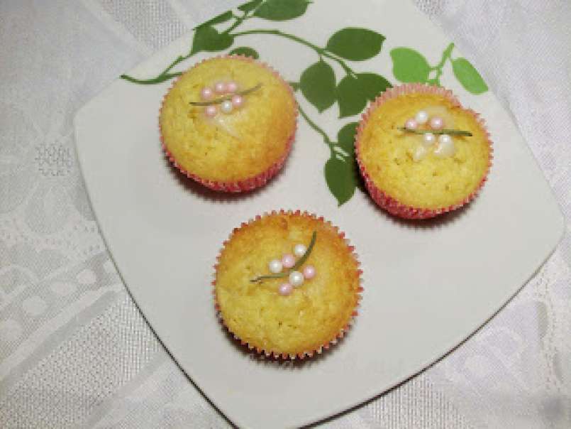 Briose cu rozmarin si lamaie (Cupcakes with rosemary and lemon), poza 1