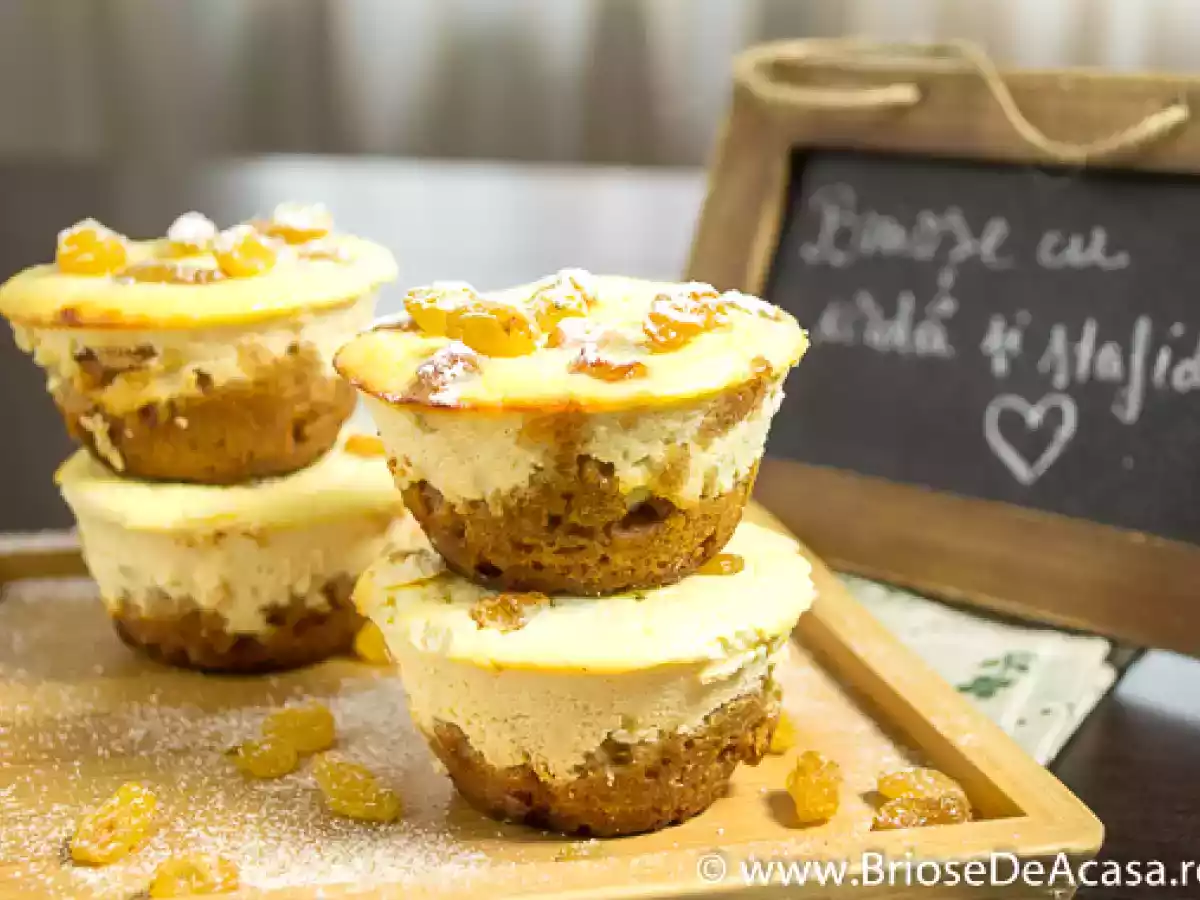 Briose cu Urda si Stafide