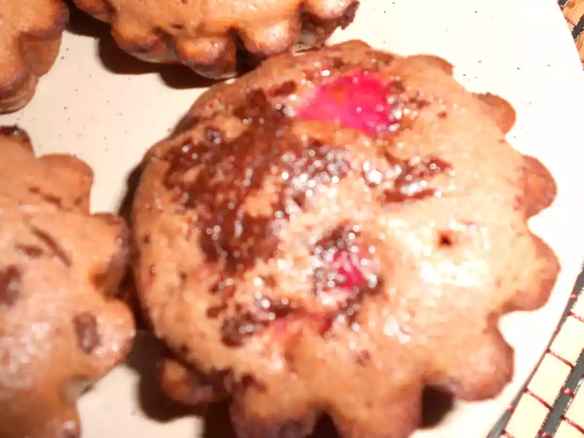 Briose cu visine si ciocolata - poza 2