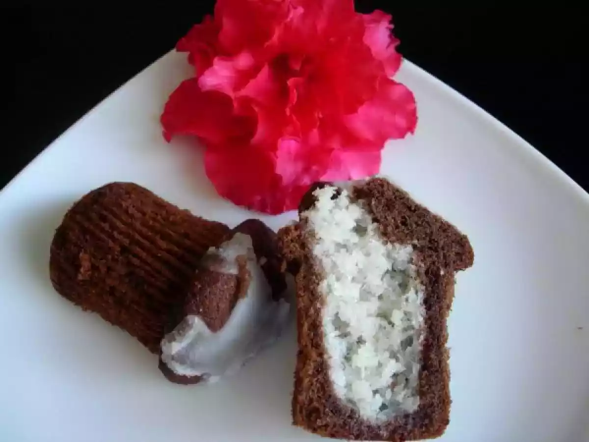 Briose de cacao cu nuca de cocos - poza 2