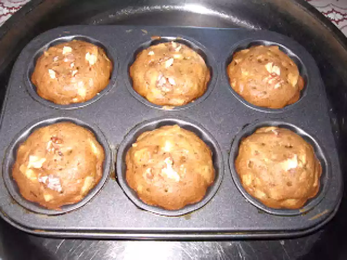 Briose de post cu fructe si scortisoara