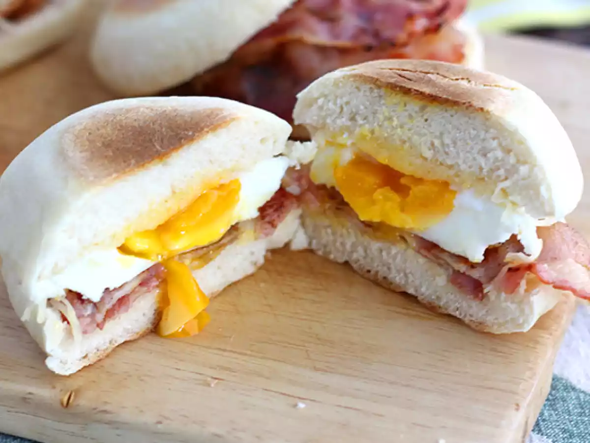 Briose englezesti cu ou si bacon - poza 4