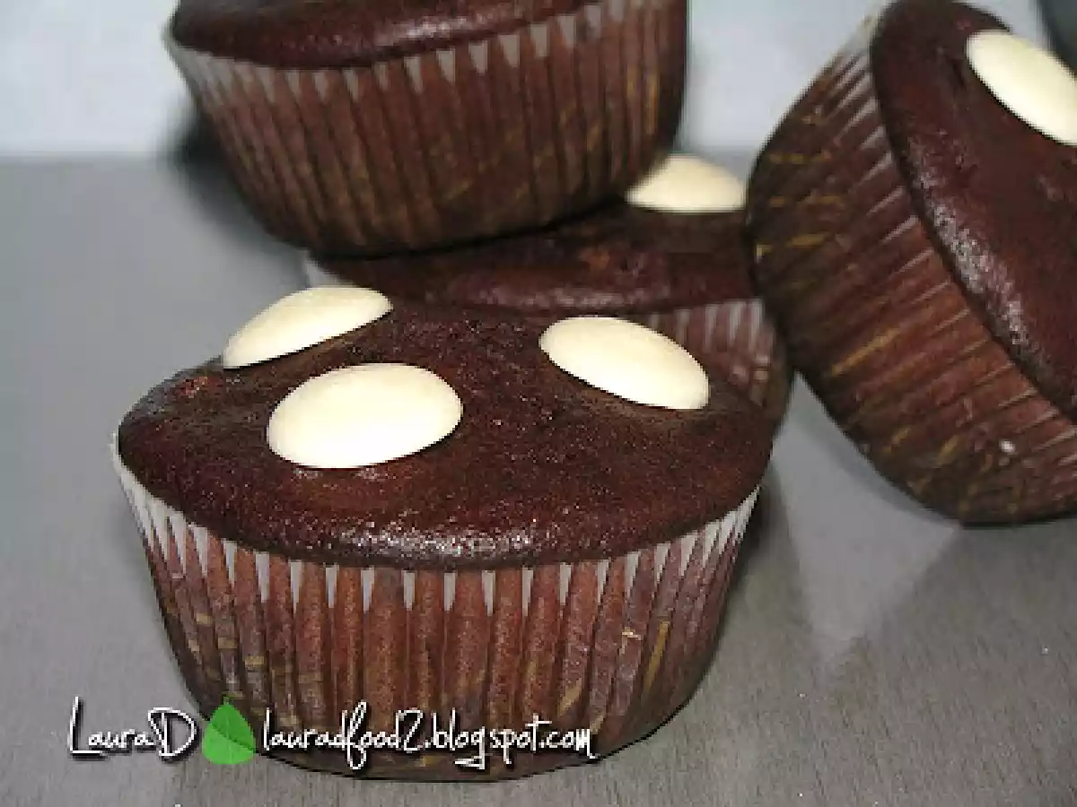 Briose maronii cu fulgi de ciocolata alba - poza 3