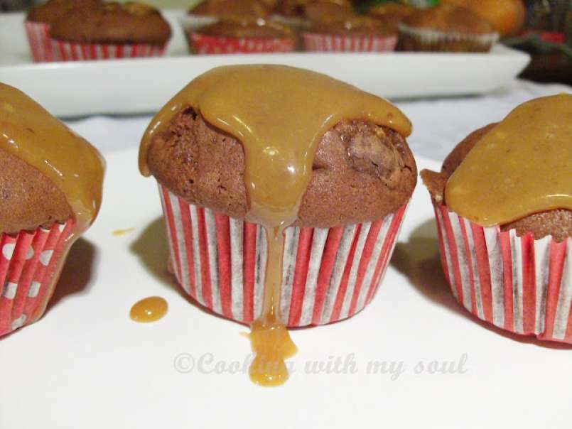 Briose umplute cu caramele (Caramel filled cupcakes), poza 1