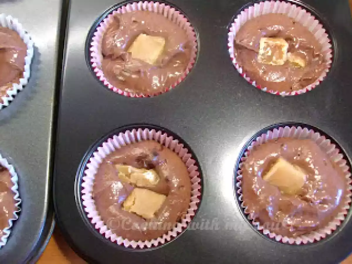 Briose umplute cu caramele (Caramel filled cupcakes) - poza 2