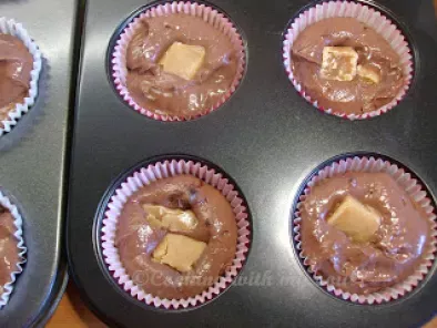 Briose umplute cu caramele (Caramel filled cupcakes), poza 2