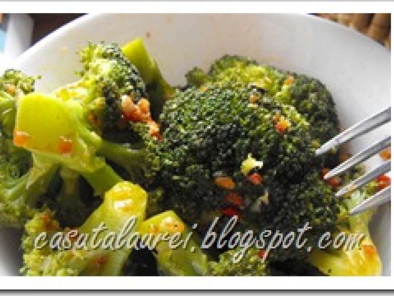 Broccoli cu usturoi si pasta de ardei - poza 5