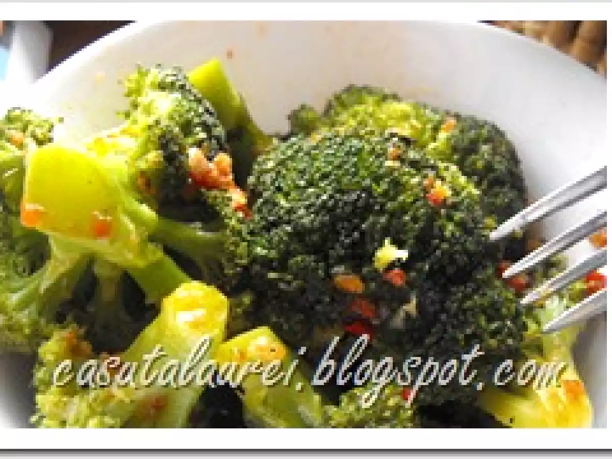 Broccoli cu usturoi si pasta de ardei - poza 5