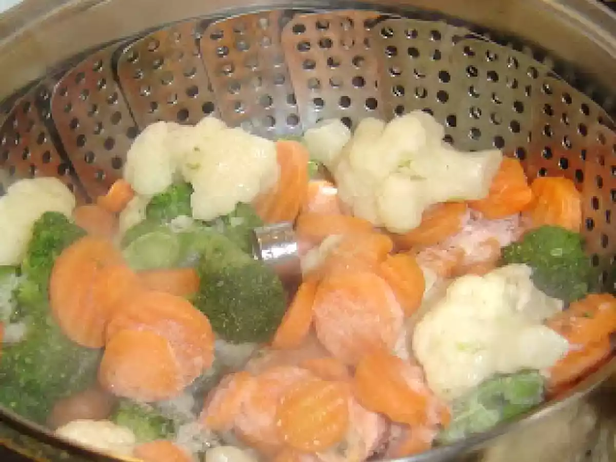 Brocoli, conopida si morcovi gratinati - poza 4