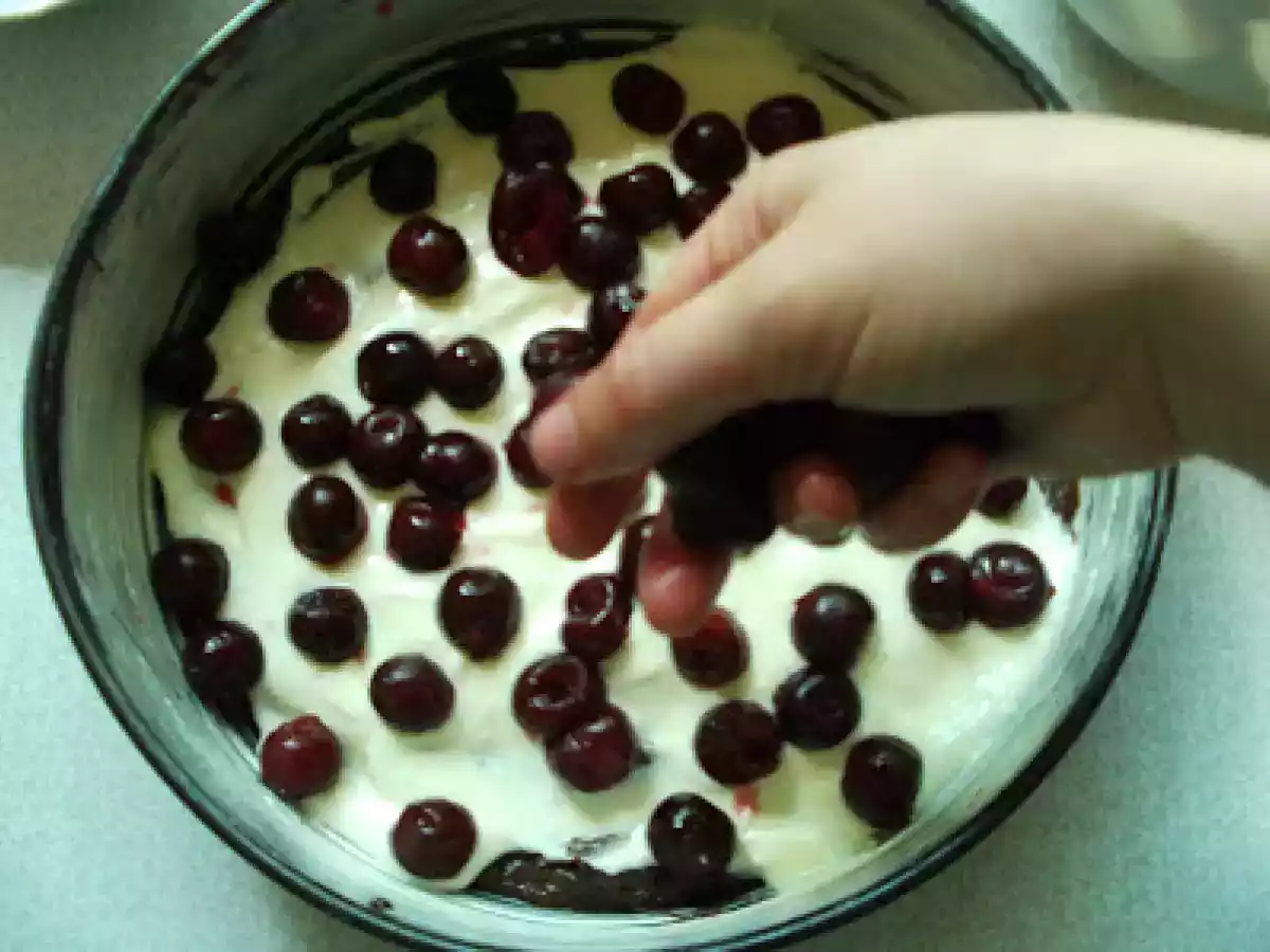 Brownie cu branza si visine - poza 12