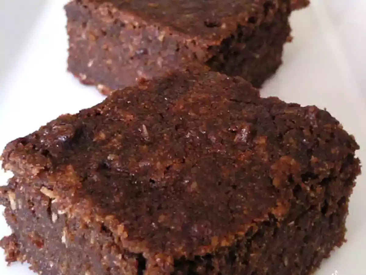 BROWNIE CU OKARA SI ROSCOVE