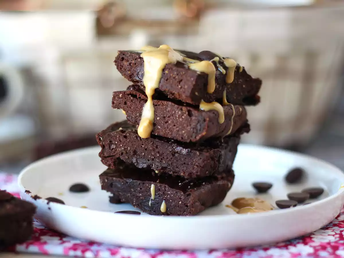 Brownie proteică cu zer, natural fără gluten