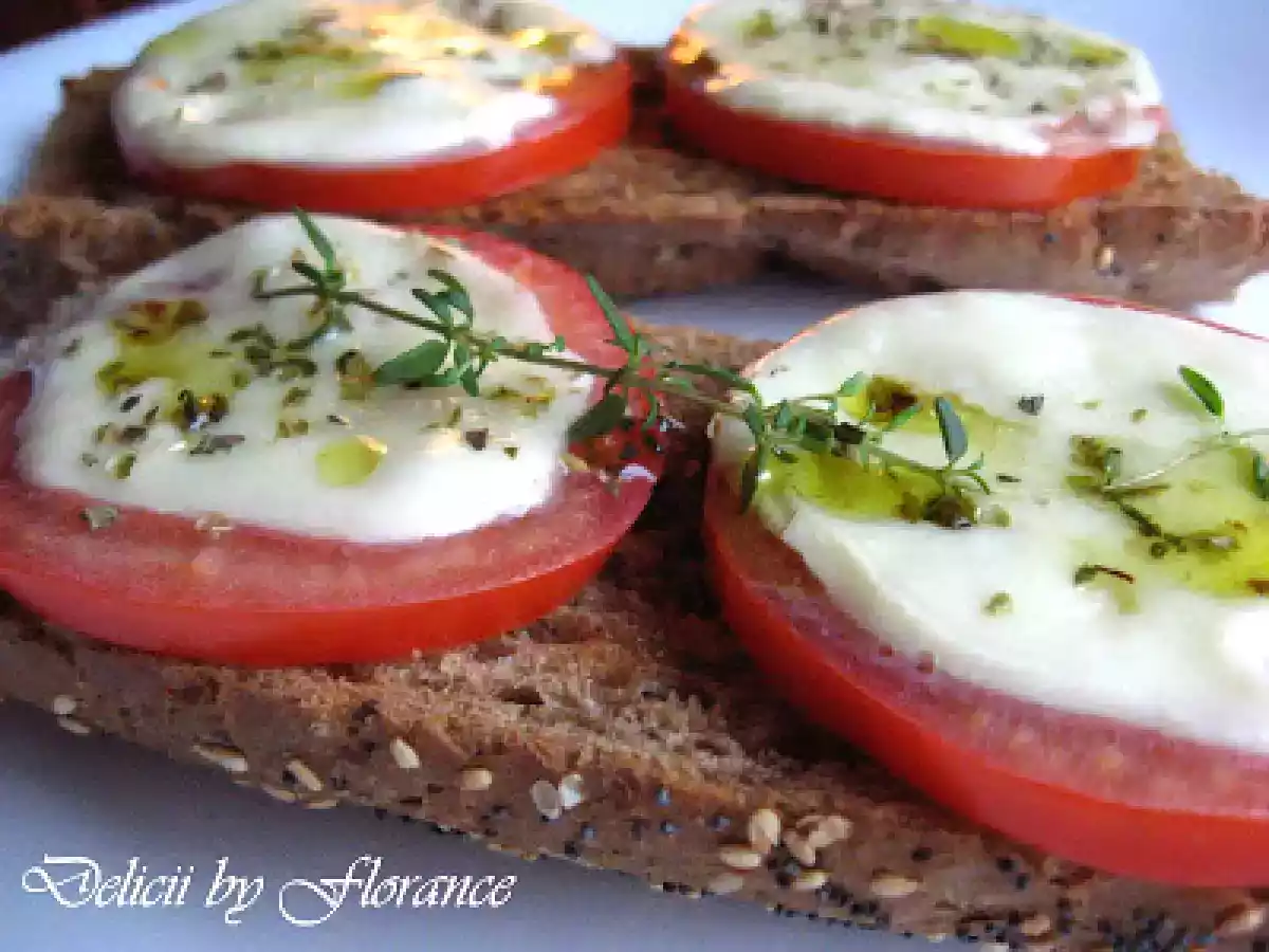 BRUSCHETA cu rosii si mozzarella