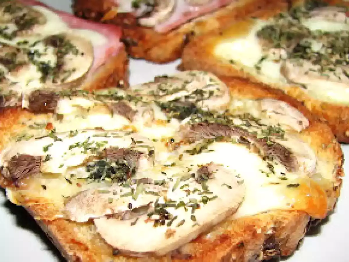 BRUSCHETE CU CIUPERCI PROASPETE