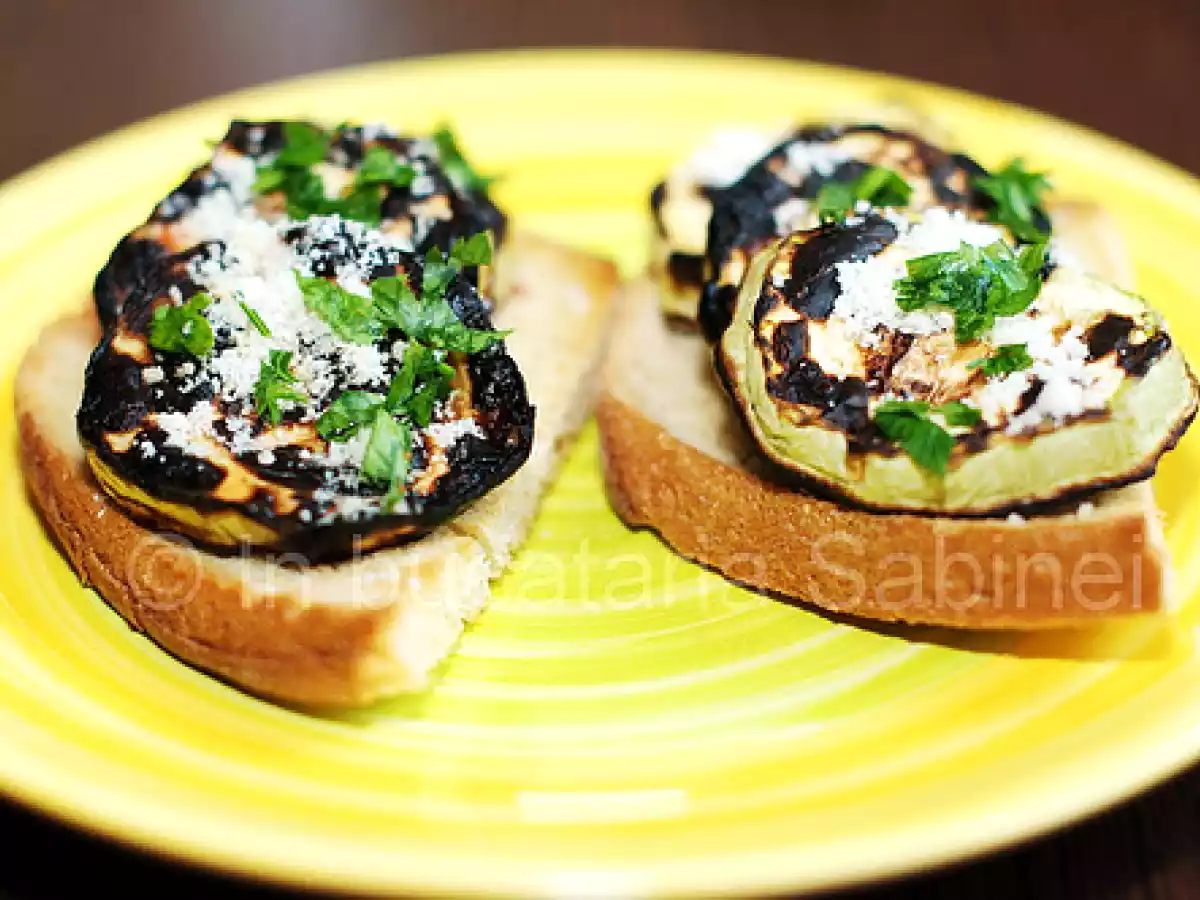 BRUSCHETE CU DOVLECEL