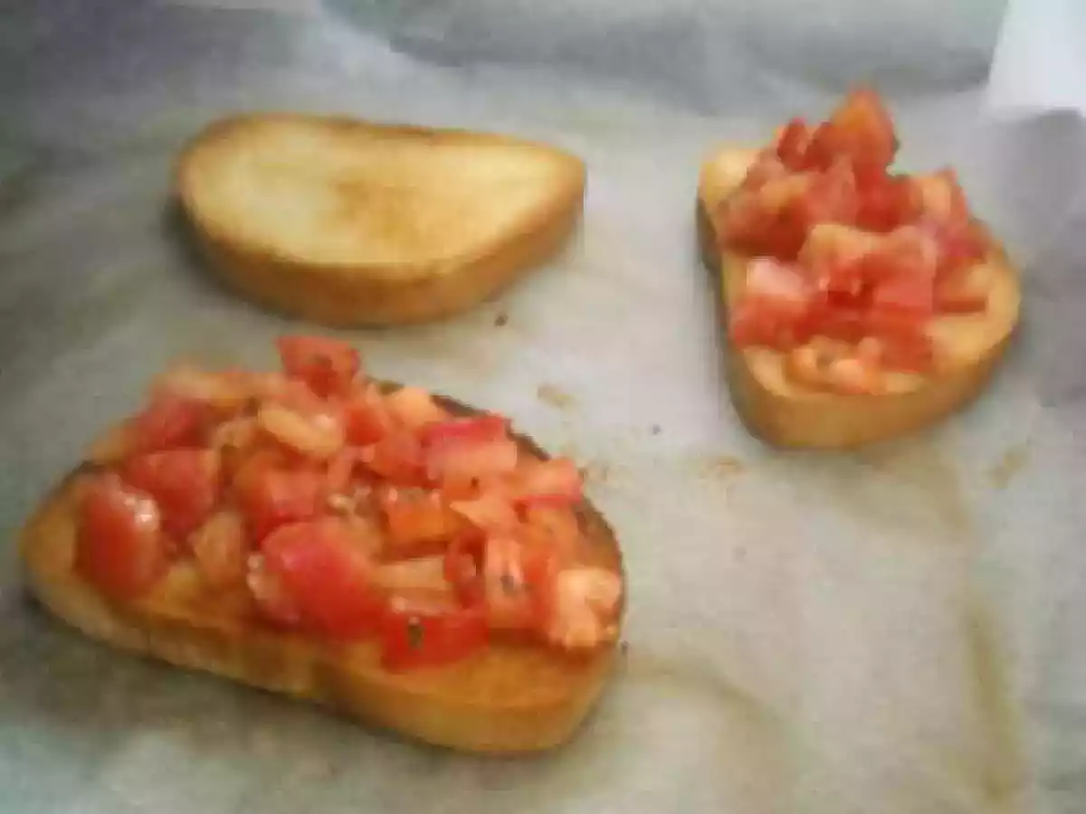 Bruschete cu rosii si busuioc