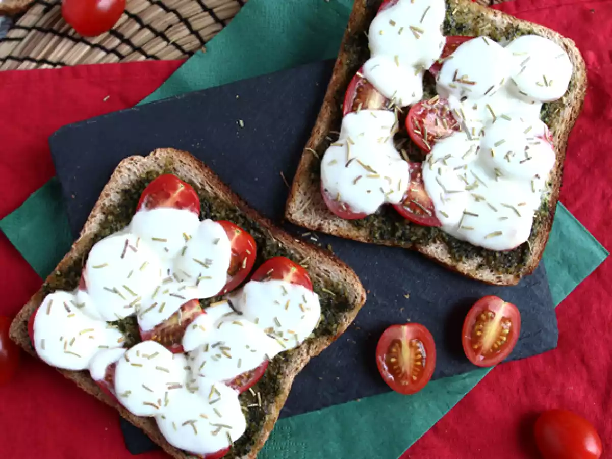 Bruschetta cu pesto, rosii cherry si mozzarella - poza 3