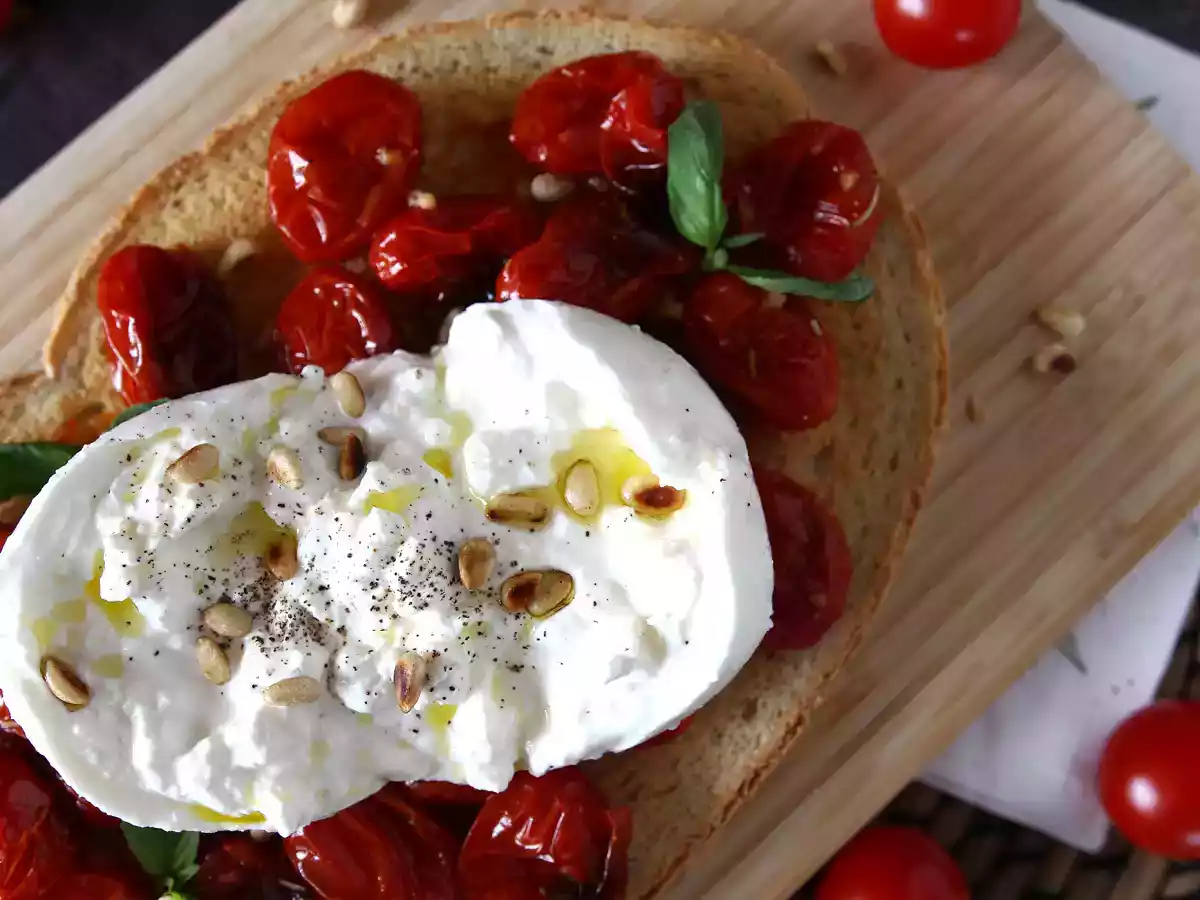 Bruschetta cu roșii cherry și burrata - poza 2