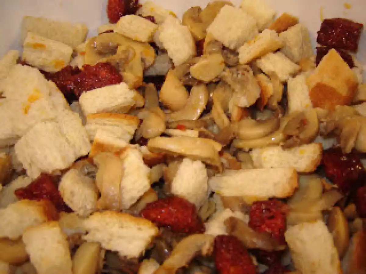 Budinca de paine cu ciuperci si carnati