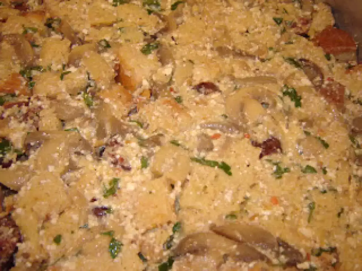 Budinca de paine cu ciuperci si carnati - poza 2