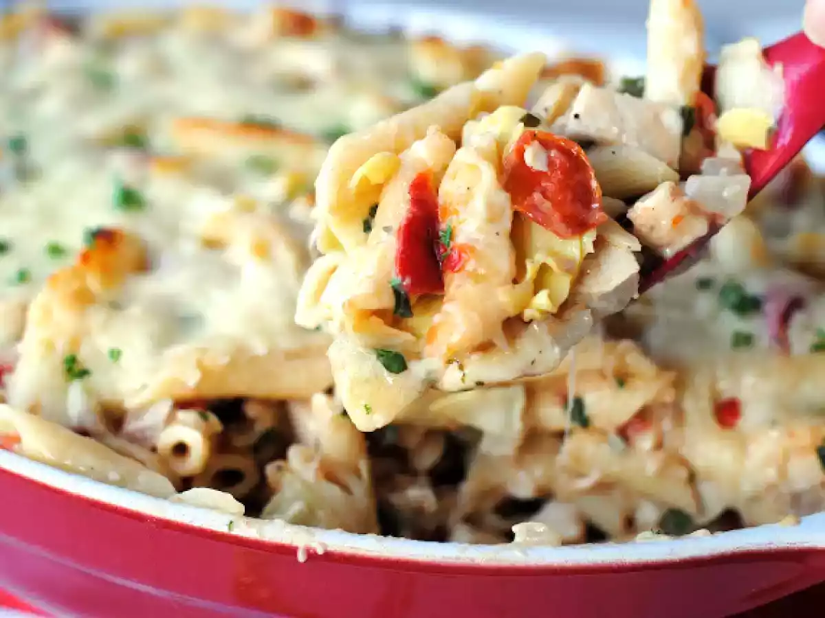 Budinca de paste cu branza si carne de pui