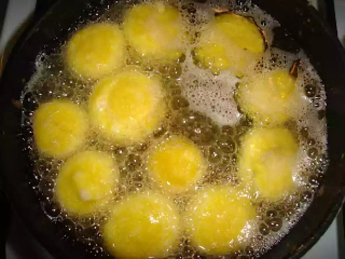 Bulete de cascaval cu carnat - poza 6