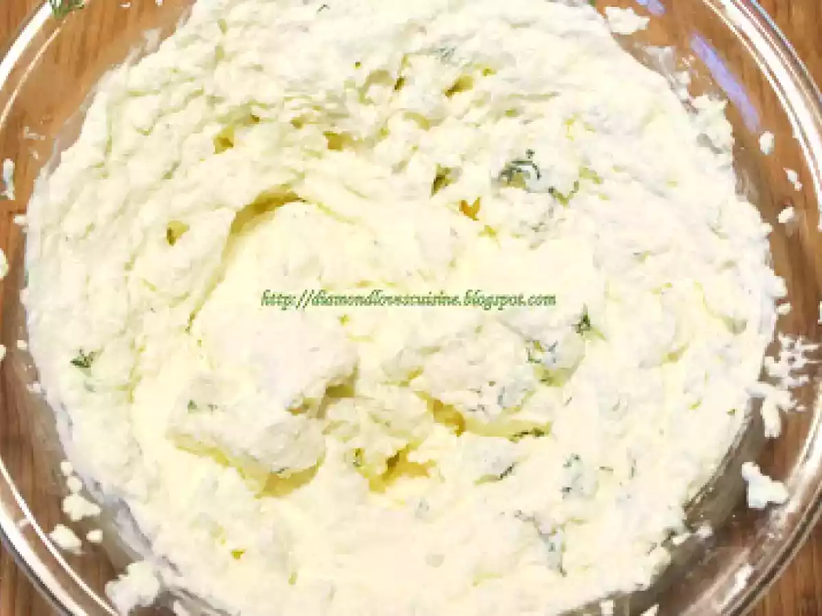 Bulete din crema de branza - aperitiv aspectuos si delicios! - poza 4