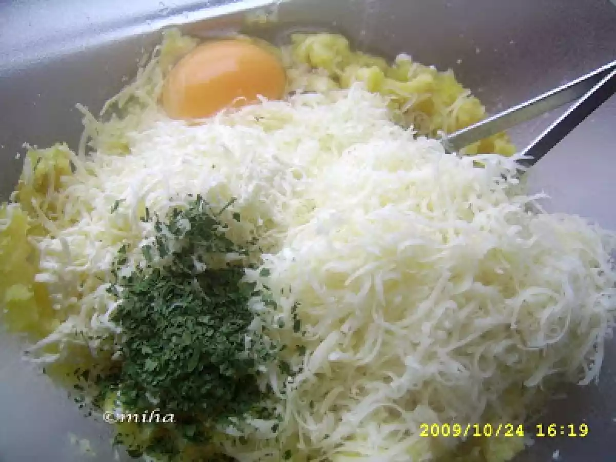 Bulgarasi de cartofi cu branza - poza 3