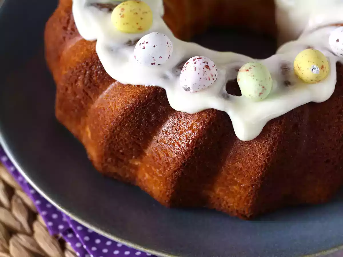 Bundt cake de Paște cu lamâie și ciocolată albă - poza 4