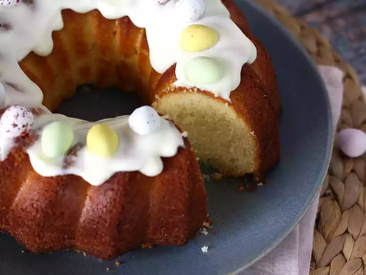 Bundt cake de Paște cu lamâie și ciocolată albă - poza 5