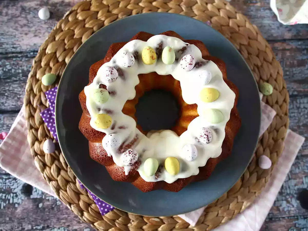 Bundt cake de Paște cu lamâie și ciocolată albă - poza 6