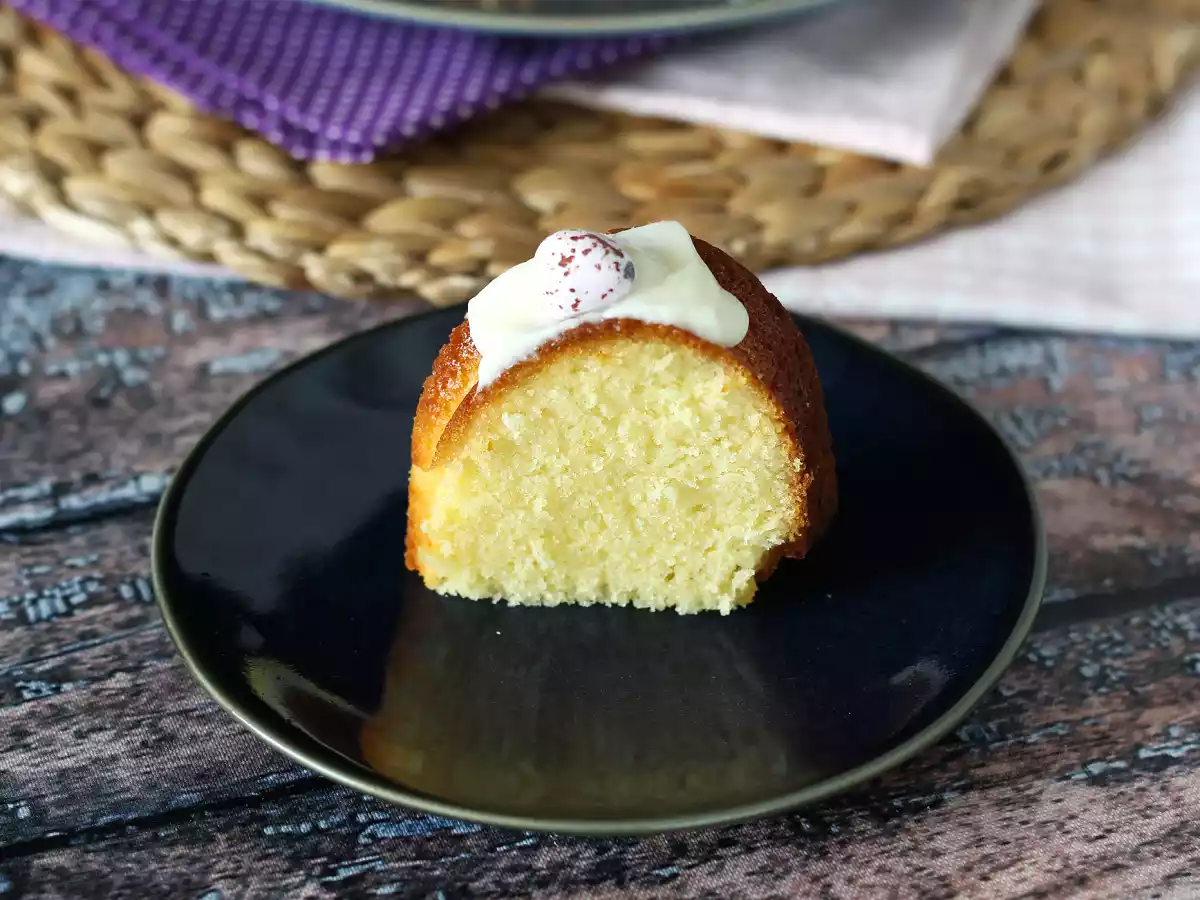 Bundt cake de Paște cu lamâie și ciocolată albă - poza 7