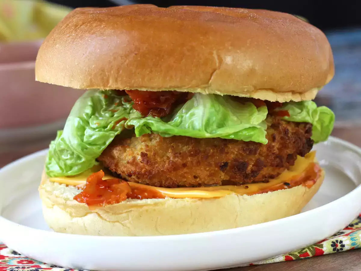 Burger cu pui pane în stil coreean: crocant, picant și extrem de apetisant - poza 5