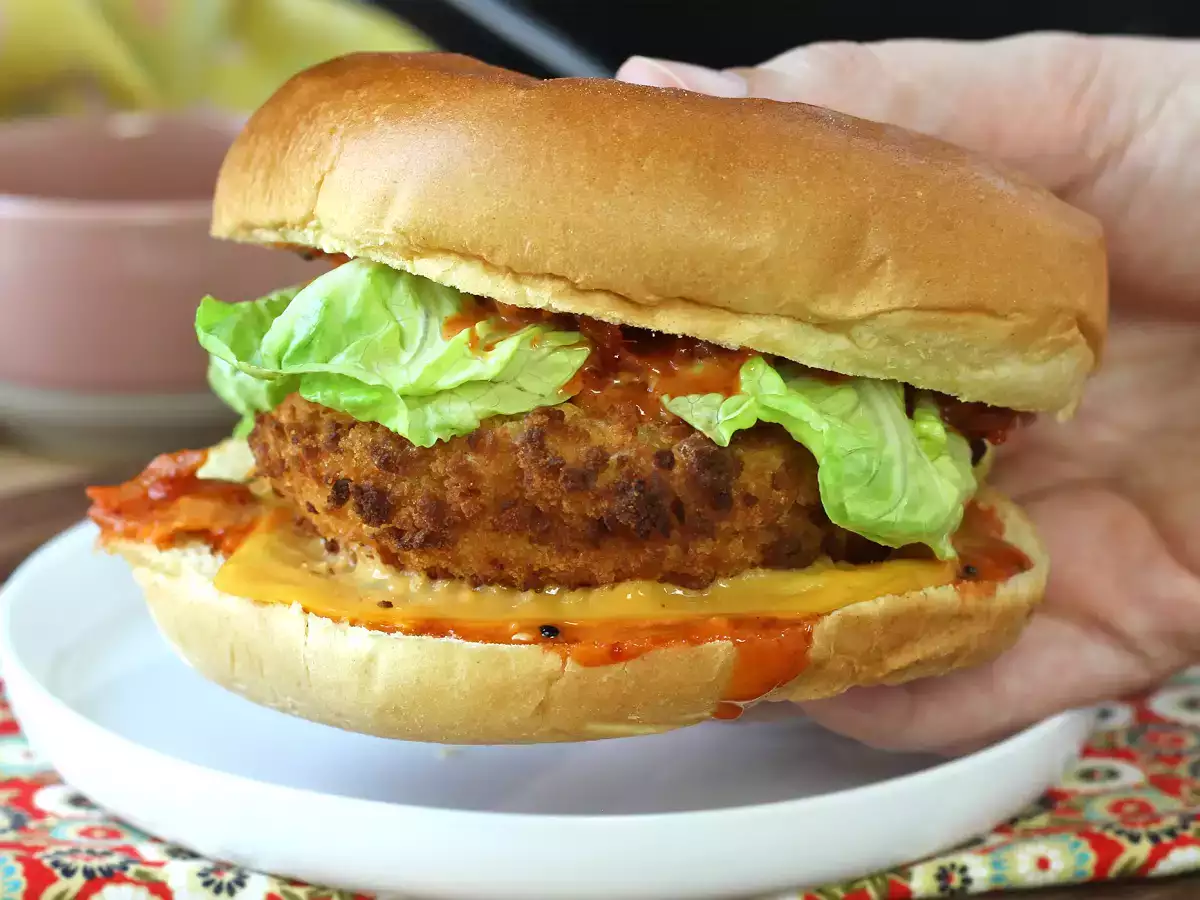 Burger cu pui pane în stil coreean: crocant, picant și extrem de apetisant - poza 6