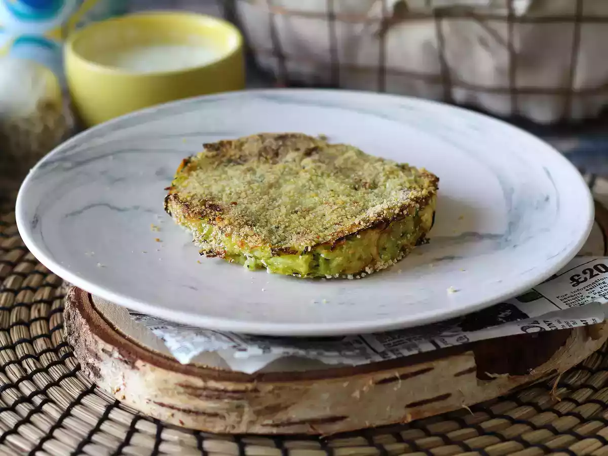 Burger de dovlecel și cartofi în friteuza cu aer (Air Fryer) - poza 4