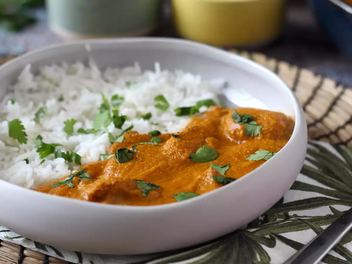 Butter chicken - pui în sos cremos cu unt, preparatul indian prin excelență! - poza 3