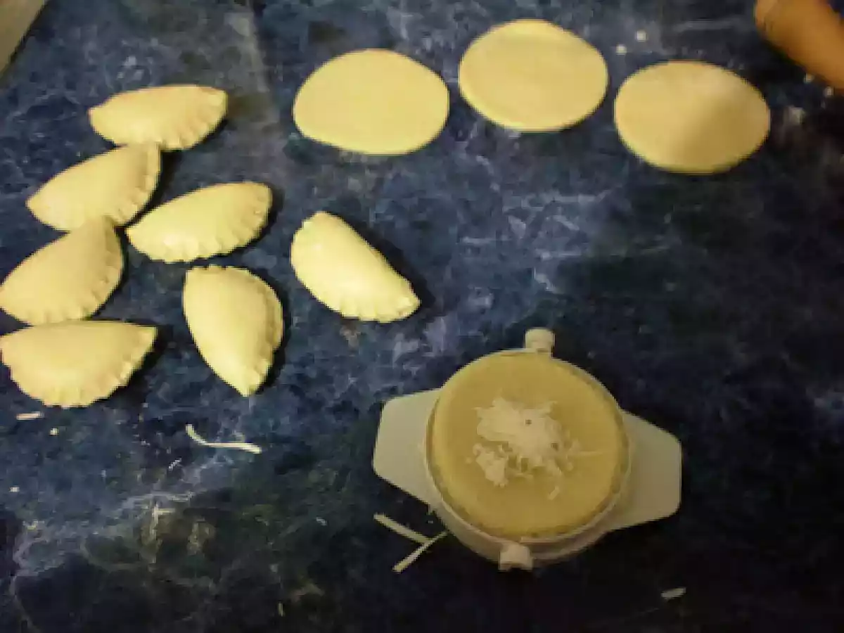 Buzunare cu telemea by Flor - poza 3