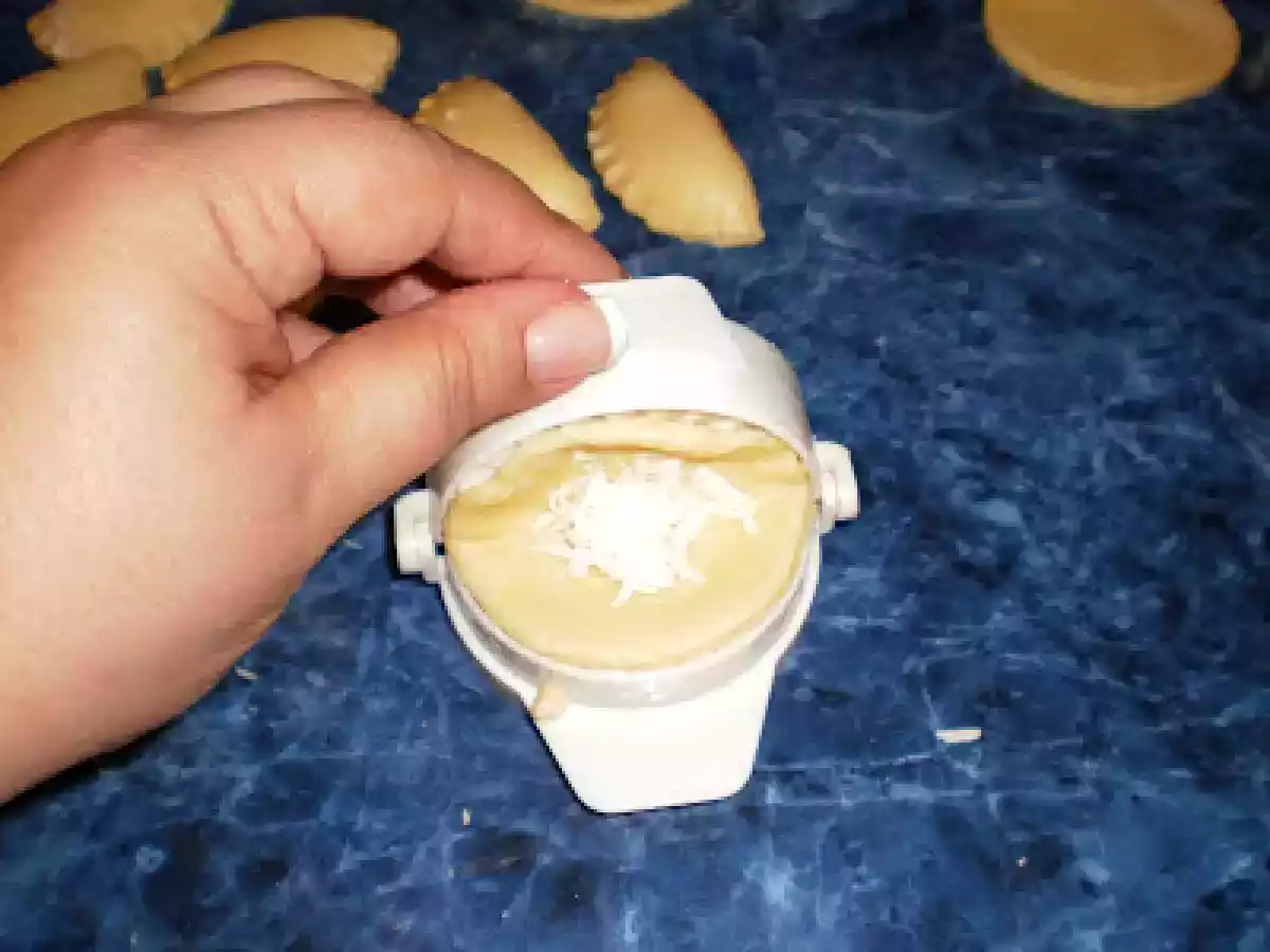 Buzunare cu telemea by Flor - poza 4