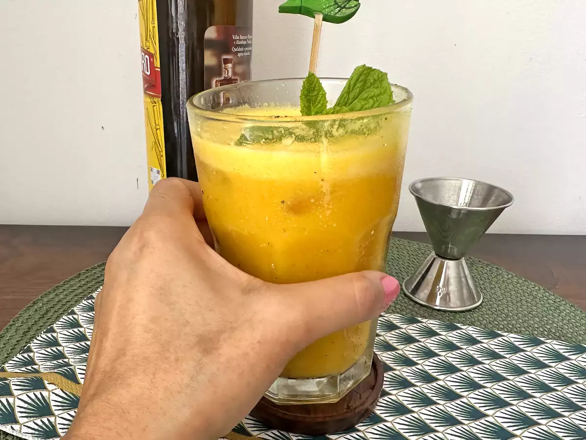 Caipirinha de maracujá batida: versiunea mai cremoasă și mai răcoritoare a clasicului brazilian - poza 3