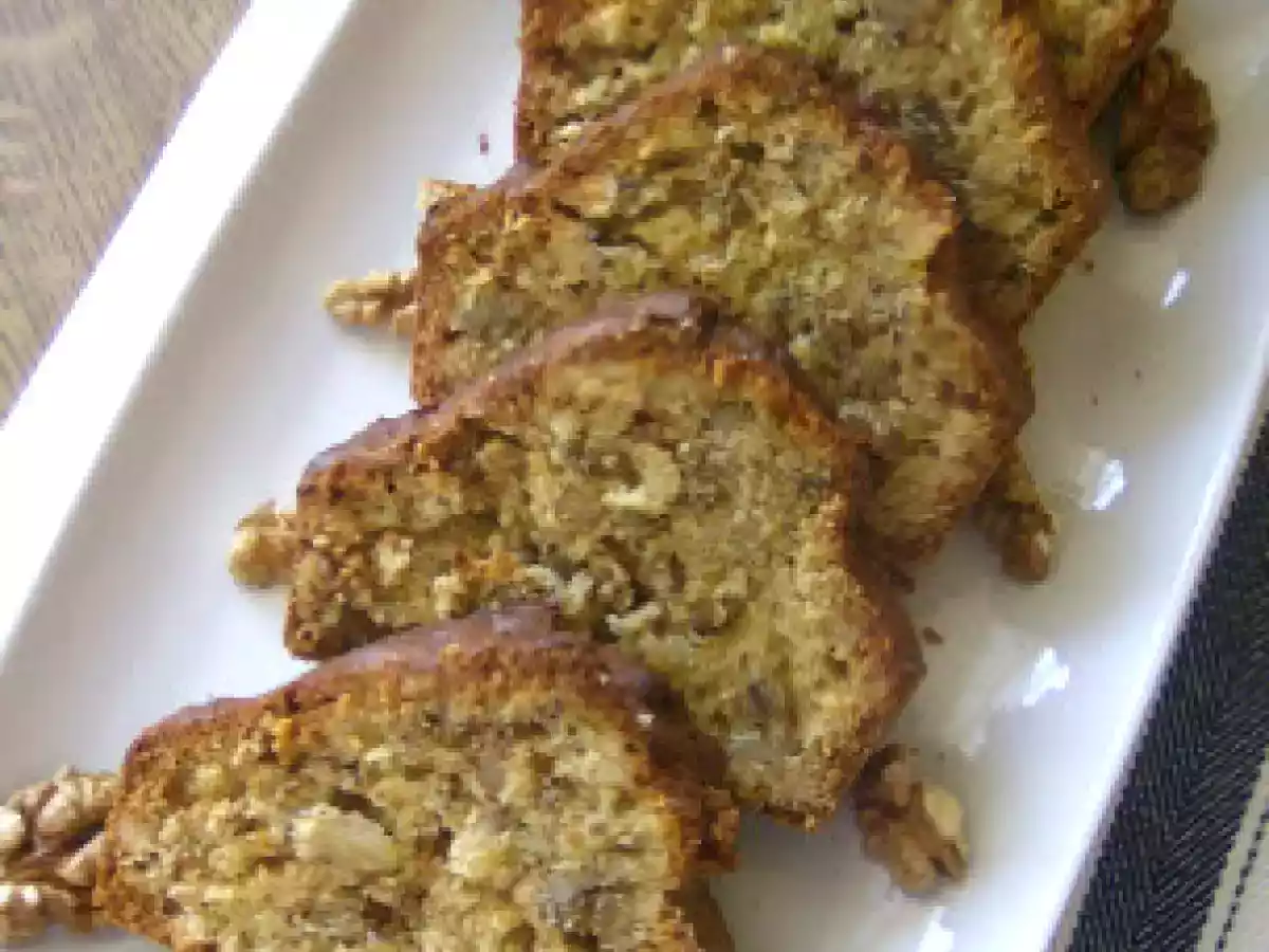 Cake cu miere si nuca