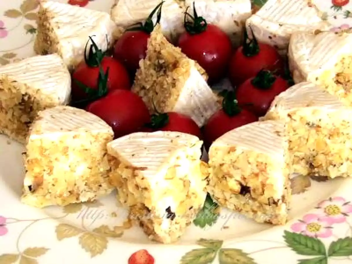 Camembert cu stafide si nuci