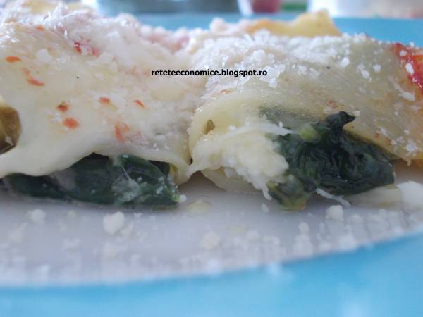 Cannelloni cu spanac, ricotta si sos de rosii