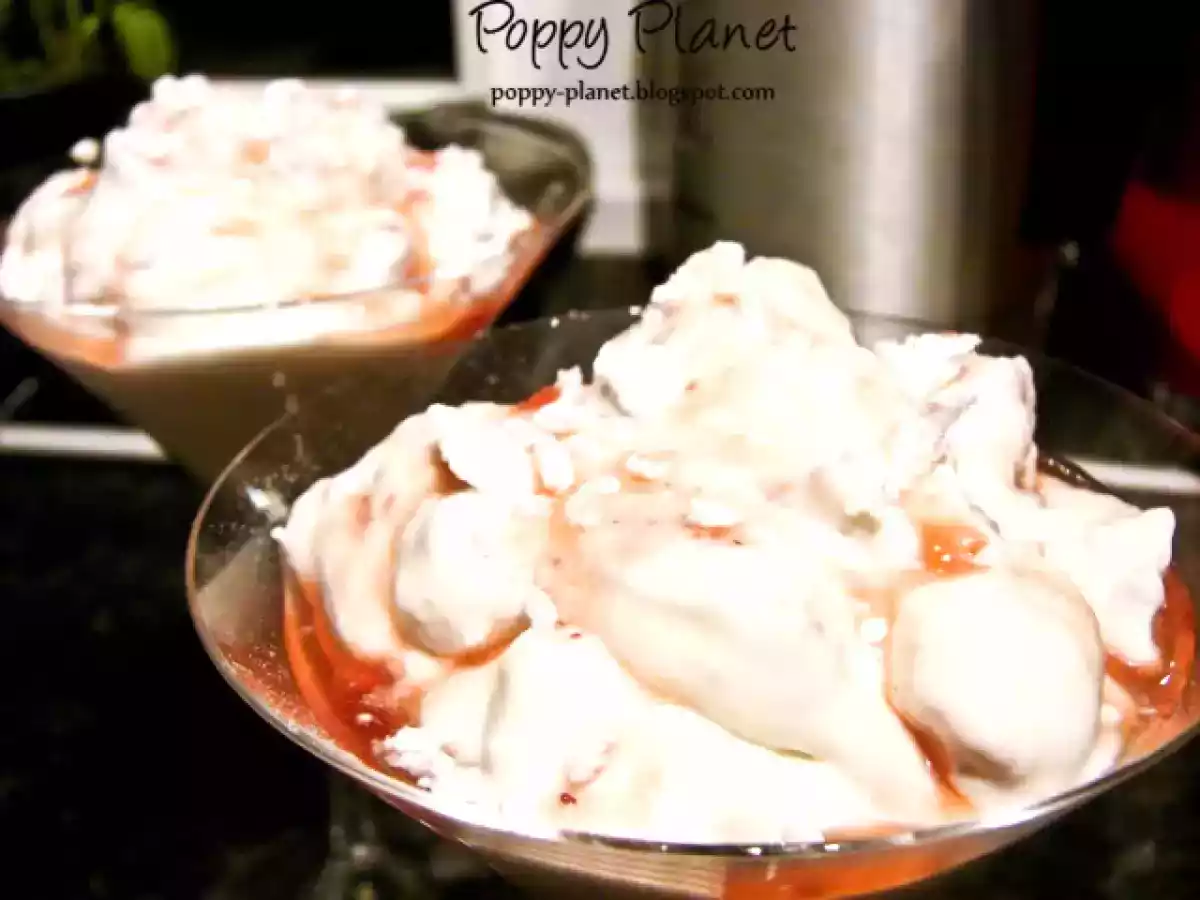 Capsuni cu frisca si bezele