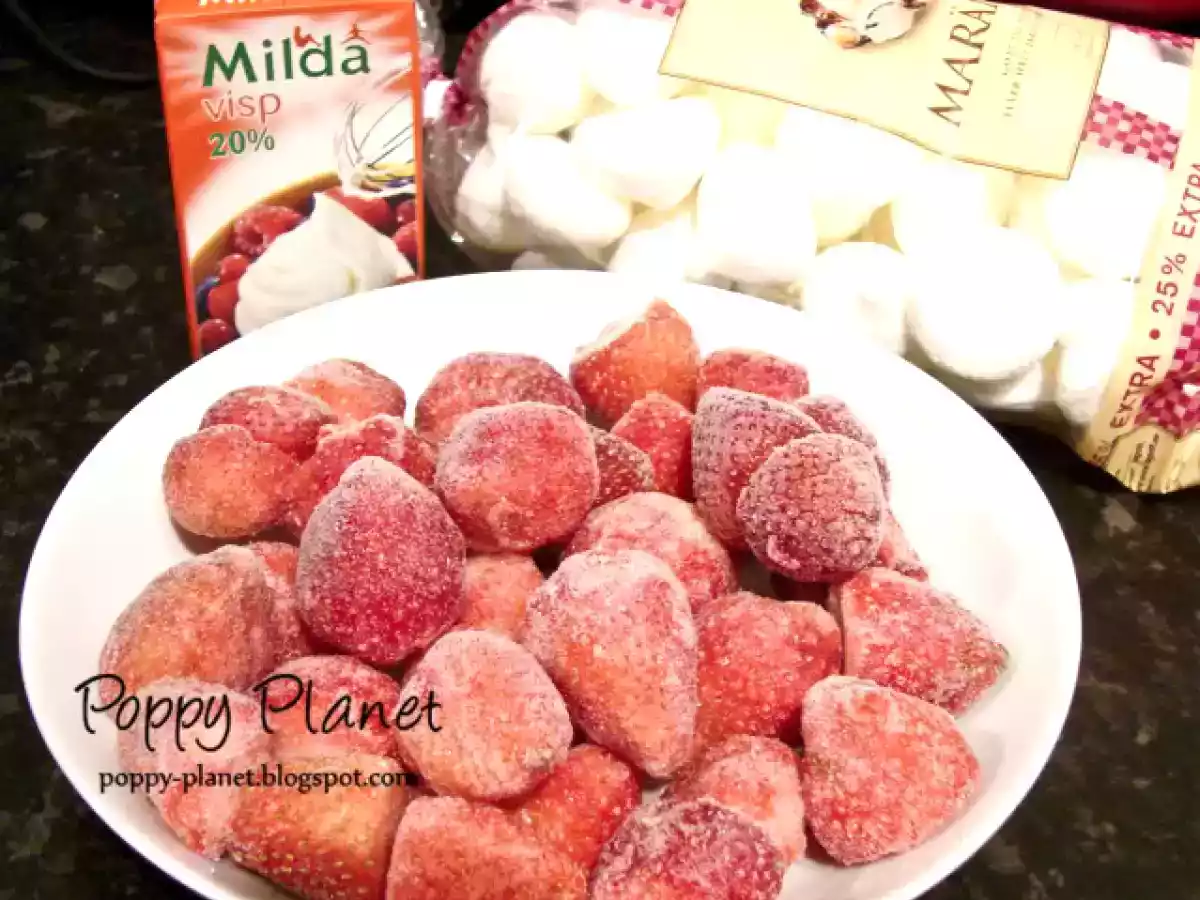 Capsuni cu frisca si bezele - poza 2