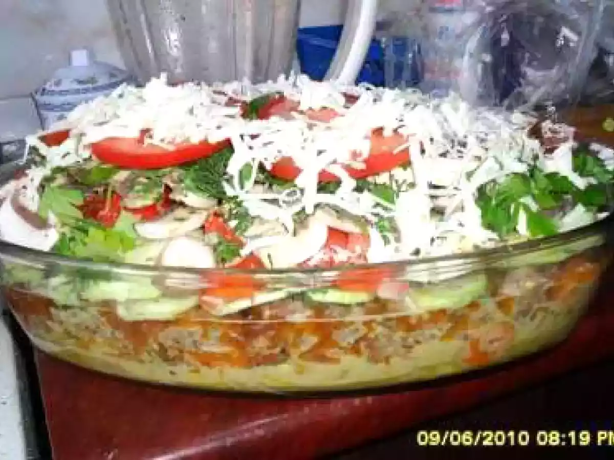 CARNE CU LEGUME GRATINATE