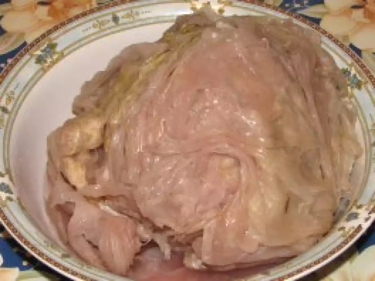 Carne de la garnita cu varza, orez, masline si ceapa - poza 3