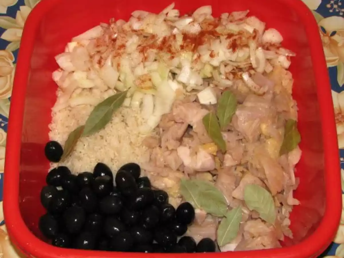 Carne de la garnita cu varza, orez, masline si ceapa - poza 10