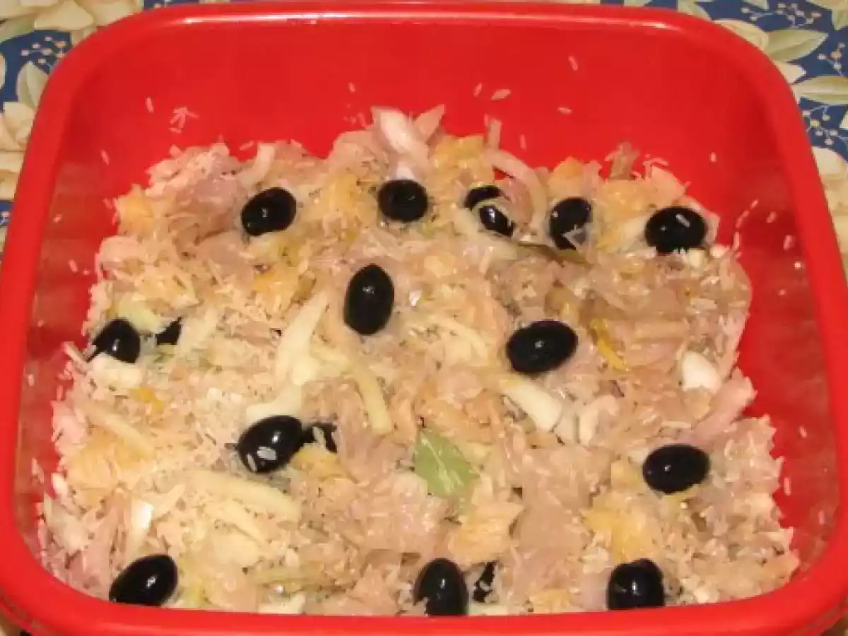 Carne de la garnita cu varza, orez, masline si ceapa - poza 11