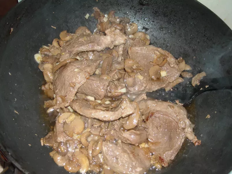 Carne de vitel cu sos de smantana - poza 3