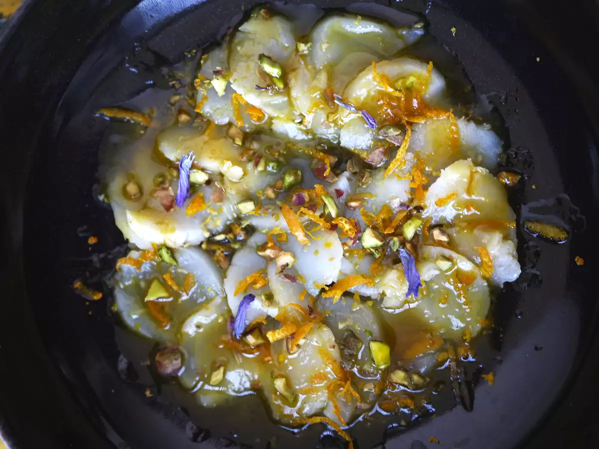 Carpaccio de scoici cu vinaigreta citrica si fistic - un antreu elegant si usor de preparat - poza 3